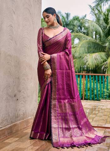 Attrective These Party Wear Saree in Fine Colored.These Saree And Blouse is Fabricated On Kanjivaram Silk.Its Beautified With Weavon Copper Jari Designer.