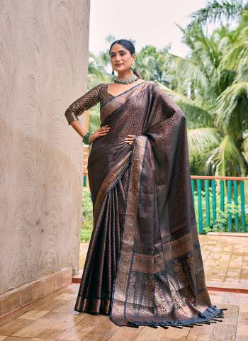 Attrective These Party Wear Saree in Fine Colored.These Saree And Blouse is Fabricated On Kanjivaram Silk.Its Beautified With Weavon Copper Jari Designer.