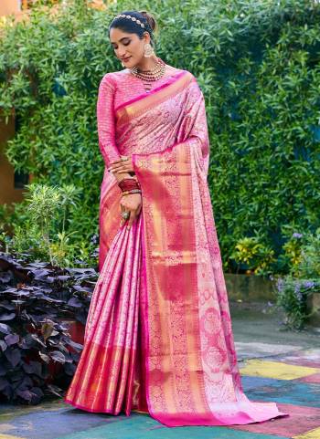 Attrective These Party Wear Saree in Fine Colored.These Saree And Blouse is Fabricated On Banarasi Handloom Silk.Its Beautified With Heavy Weavon Designer.