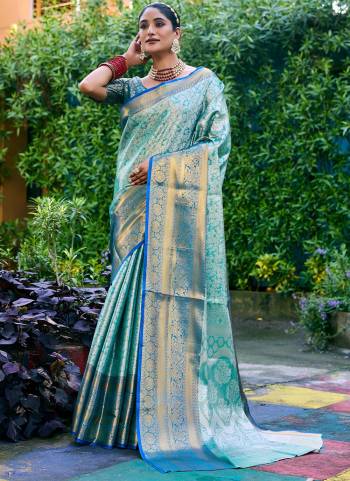 Attrective These Party Wear Saree in Fine Colored.These Saree And Blouse is Fabricated On Banarasi Handloom Silk.Its Beautified With Heavy Weavon Designer.