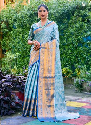 Attrective These Party Wear Saree in Fine Colored.These Saree And Blouse is Fabricated On Banarasi Handloom Silk.Its Beautified With Heavy Weavon Designer.