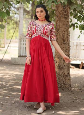 Attrective Looking These Beautiful Looking Readymade Long Gown.These Gown is Fabricated On Faux Georgette.Its Beautified With Designer Jari,Sequance Embroidery Work.