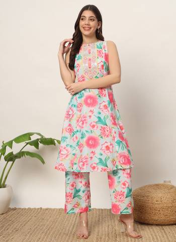 Attrective These Beautiful Looking Readymade Co Ord Top With Bottom Set.These Top And Bottom Fabricated On Cotton Blend.Its Beautified With Designer Printed.