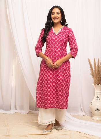 Garb These Beautiful Looking Readymade Kurti.These Kurti Are Fabricated On Cotton.Its Beautified With Designer Printed.