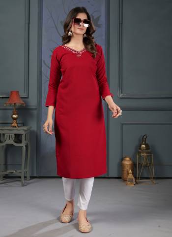 Grab These Beautiful Looking Readymade Kurti.These Kurti is Fabricated On Maaza Cotton.Its Beautified With Designer Hand Work With Pocket.