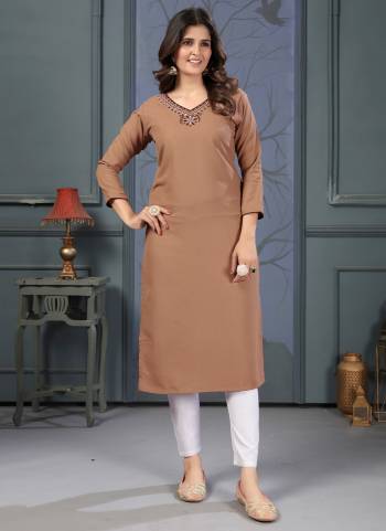 Grab These Beautiful Looking Readymade Kurti.These Kurti is Fabricated On Maaza Cotton.Its Beautified With Designer Hand Work With Pocket.