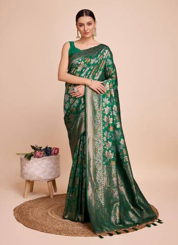 Garb This Partywear Saree Paired With Blouse.This Saree And Blouse Are Handloom Silk Based Fabric With Weaving Copper Jari Designer. Buy This Pretty Saree Now.