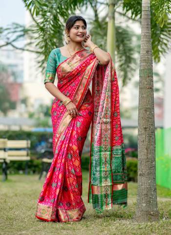 Attrective These Festive Wear Saree in Fine Colored.These Saree And Blouse is Fabricated On Banarasi Silk.Its Beautified With Wevon Meenakari Designer.