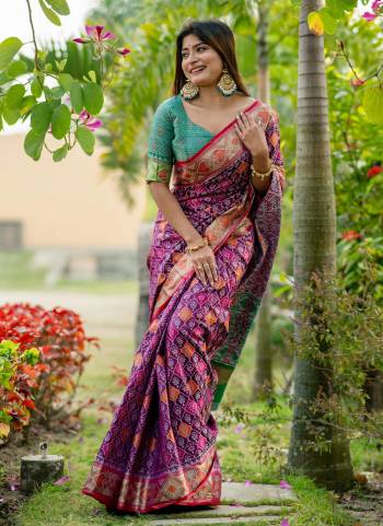 Attrective These Festive Wear Saree in Fine Colored.These Saree And Blouse is Fabricated On Banarasi Silk.Its Beautified With Wevon Meenakari Designer.