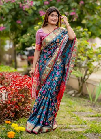 Attrective These Festive Wear Saree in Fine Colored.These Saree And Blouse is Fabricated On Banarasi Silk.Its Beautified With Wevon Meenakari Designer.