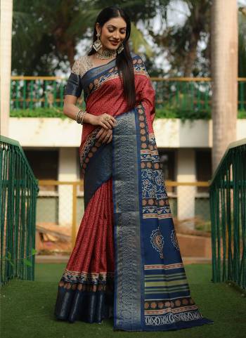 Looking These Party Wear Saree in Fine Colored.These Saree And Blouse is Fabricated On Dola Silk.Its Beautified With Wevon Border With Kalamkari Digital Printed.