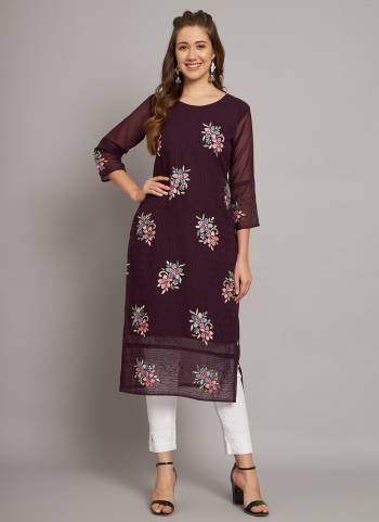 Garb These Beautiful Looking Readymade Kurti.These Kurti is Fabricated On Georgette.Its Beautified With Designer Thread Embroidery Work.