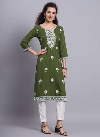 Attrective These Beautiful Looking Readymade Kurti.These Kurti is Fabricated On Rayon.Its Beautified With Designer Lucknowi Chikankari Embroidery Work.