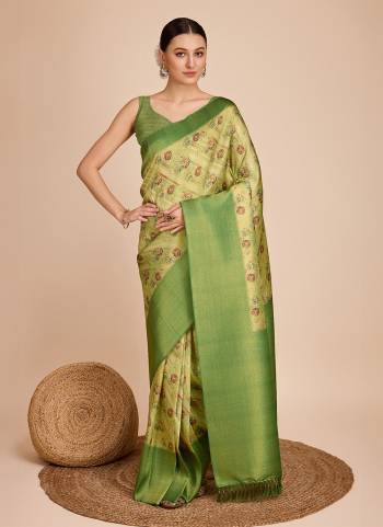 Garb This Partywear Saree Paired With Blouse.This Saree And Blouse Are Kanjivarm Silk Based Fabric With Weaving Jari Designer With Printed. Buy This Pretty Saree Now.