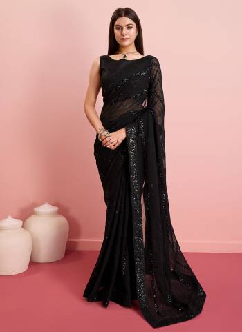 Garb These Party Wear Saree in Fine Colored.These Saree Are Georgette And Blouse is Art Silk Fabricated.Its Beautified With Designer Thread,Sequance Embroidery Work.