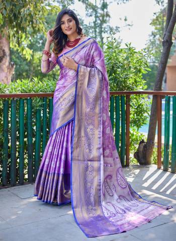 Garb These Party Wear Saree in Fine Colored.These Saree And Blouse is Fabricated On Banarasi Handloom Silk.Its Beautified With Weavon Jari Designer.