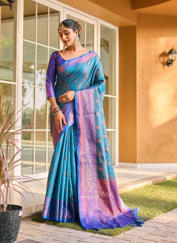 Garb These Party Wear Saree in Fine Colored.These Saree And Blouse is Fabricated On Kanchi Silk.Its Beautified With Weavon Jari Designer.