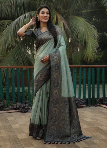 Garb These Festive Wear Saree in Fine Colored.These Saree And Blouse is Fabricated On Kanjivaram Silk.Its Beautified With Weaving Heavy Designer.