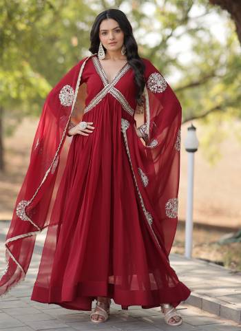 Attrective Looking These Beautiful Looking Readymade Long Gown With Dupatta.These Kurti is Fabricated On Faux Georgette And Faux Georgette Dupatta.Its Beautified With Designer Jari,Sequance Embroidery Work.