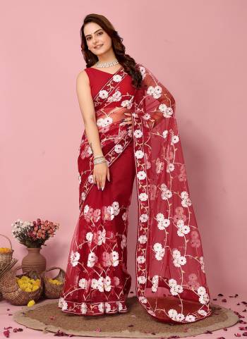 Garb These Party Wear Saree in Fine Colored.These Saree Are Net And Blouse is Art Silk Fabricated.Its Beautified With Designer Multy Thread Embroidery Work.