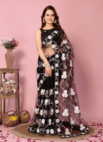 Garb These Party Wear Saree in Fine Colored.These Saree Are Net And Blouse is Art Silk Fabricated.Its Beautified With Designer Multy Thread Embroidery Work.