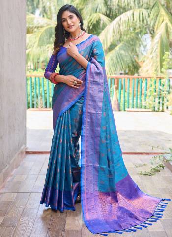 Garb These Party Wear Saree in Fine Colored.These Saree And Blouse is Fabricated On Kanchi Silk.Its Beautified With Weavon Jari Designer.