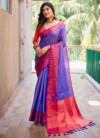 Garb These Party Wear Saree in Fine Colored.These Saree And Blouse is Fabricated On Kanchi Silk.Its Beautified With Weavon Jari Designer.