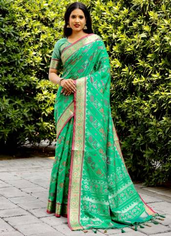 Garb These Festive Wear Saree in Fine Colored.These Saree And Blouse is Fabricated On Handloom Silk.Its Beautified With Wevon Ikkat Patola Designer.