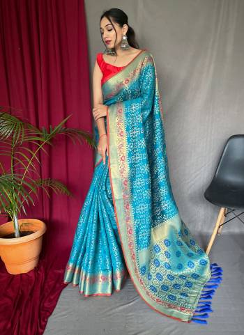 Attrective This Partywear Saree Paired With Blouse.This Saree And Blouse Are Patola Silk Based Fabric With Weaving Jacquard Jari Designer. Buy This Pretty Saree Now.