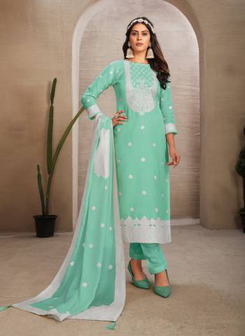 Looking These Suit in Fine Colored Pair With Bottom And Dupatta.These Top And Dupatta Are Fabricated On Organza Pair With Jam Satin Bottom.Its Beautified With Wevon Designer With Hand Work.