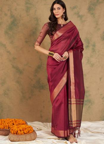 Attrective These Party Wear Saree in Fine Colored.These Saree And Blouse is Cotton Organza Fabricated.Its Beautified With Wevon Jari Pallu Border Designer.