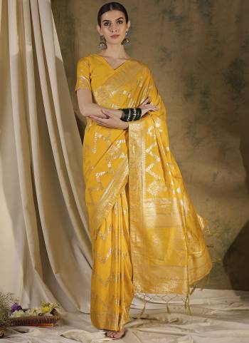 Garb These Party Wear Saree in Fine Colored.These Saree And Blouse is Staple Dola Cotton Fabricated.Its Beautified With Wevon Jari Designer.