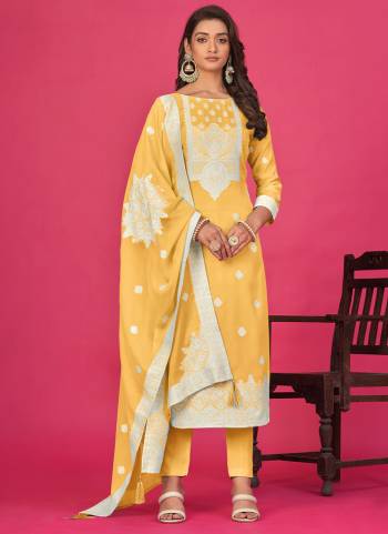 Garb These Suit in Fine Colored Pair With Bottom And Dupatta.These Top And Dupatta Are Fabricated On Organza Pair With Muslin Bottom.Its Beautified With Wevon Designer With Baadla Work.