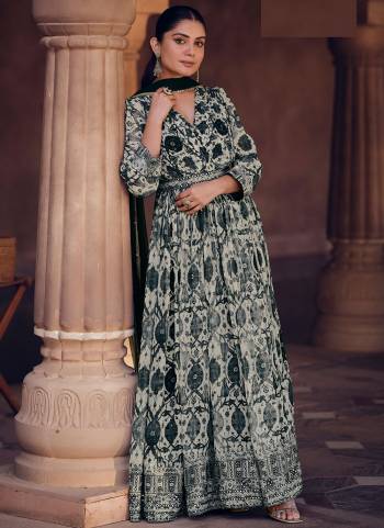 Attrective These Party Wear Anarkali Suit in Fine Colored Pair With Bottom And Dupatta.These Top Are Georgette And Dupatta Are Net And Pair With Santoon Bottom.Its Beautified With Santoon Inner.Its Beautified With Designer Printed With Embroidery Work.