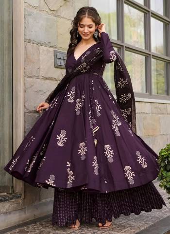 Attrective Looking These Beautiful Looking Readymade Suits.These Top Bottom And Dupatta Are Maslin is Fabricated.Its Beautified With Designer Digital Printed.