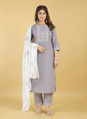 Garb These Beautiful Looking Readymade Suits.These Top And Bottom Are Cotton Blend And Dupatta Are Cotton Fabricated.Its Beautified With Disigner Embroidery Work.