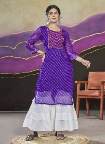 Attrective These Beautiful Looking Readymade Long Kurti.These Kurti is Fabricated On Georgette.Its Beautified With Designer Laheriya Printed With Embroidery Work.