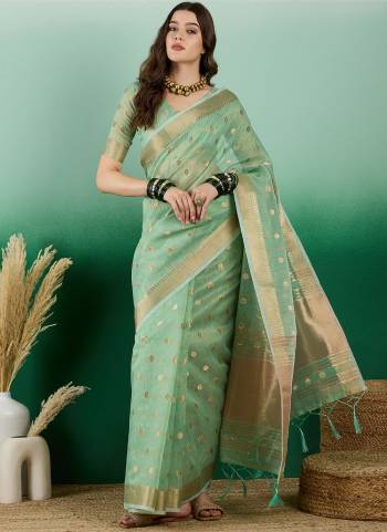 Attrective These Party Wear Saree in Fine Colored.These Saree And Blouse Is Khadi Organza Fabricated.Its Beautified With Wevon Jacquard Designer.