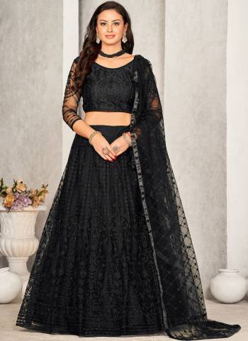 Garb These Partywear Lehenga Choli in Fine Colored.These Lehenga Are Net Choli Are Net And Dupatta Are Fabricated On Net Pair.Its Beautified With Designer Embroidery Work.