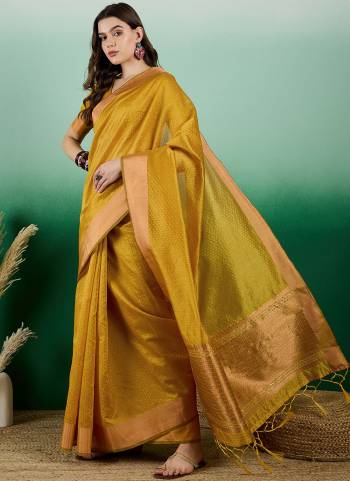 Garb These Party Wear Saree in Fine Colored.These Saree And Blouse Is Khadi Organza Fabricated.Its Beautified With Wevon Designer.