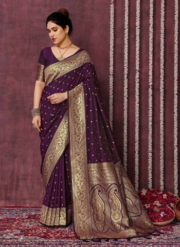 Attrective Look These Festive Wear Saree in Fine Colored.These Saree And Blouse is Fabricated On Silk Blend.Its Beautified With Weaving Jari Designer.