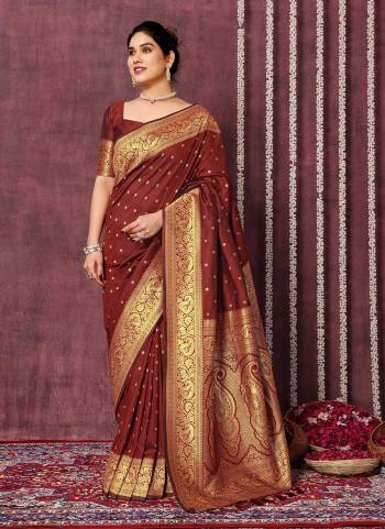 Attrective Look These Festive Wear Saree in Fine Colored.These Saree And Blouse is Fabricated On Silk Blend.Its Beautified With Weaving Jari Designer.