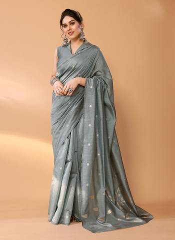 Garb These Festive Wear Saree in Fine Colored.These Saree And Blouse is Fabricated On Chanderi Silk.Its Beautified With Weaving Jari Designer.