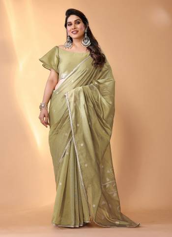 Looking These Festive Wear Saree in Fine Colored.These Saree And Blouse is Fabricated On Chanderi Silk.Its Beautified With Weaving Designer.