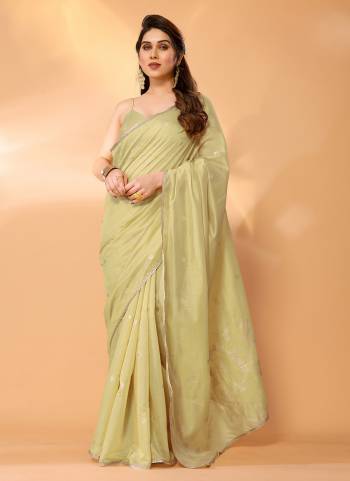 Looking These Festive Wear Saree in Fine Colored.These Saree And Blouse is Fabricated On Chanderi Silk.Its Beautified With Weaving Designer.