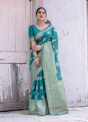 Looking These Festive Wear Saree in Fine Colored.These Saree And Blouse is Fabricated On Chanderi Silk.Its Beautified With Weaving Jari Designer.