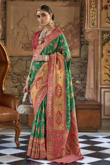 Looking These Fastival Wear Saree in Fine Colored.These Saree And Blouse is Fabricated On J P W Silk Banarasi Broket.Its Beautified With Weaving Broket Jari Designer.