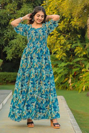 Looking These Beautiful Looking Readymade Western Long Kurti.These Kurti is Fabricated On Georgette.Its Beautified With Designer Printed.