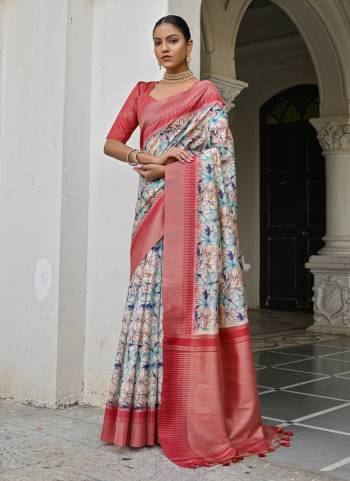 Garb These Festive Wear Saree in Fine Colored.These Saree And Blouse is Fabricated On Tussar Silk.Its Beautified With Wevon Pallu Border Designer With Printed.