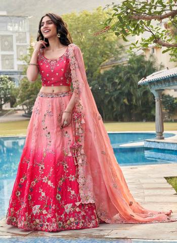 For A Designer Look,Grab These Designer Lehenga Choli in Fine Colored.These Lehenga Are Organza And Blouse Are Fabricated On Art Silk Pair With Organza Dupatta.Its Beautified With Designer Sequance,Thread,Jari Embroidery With Kasab Coating,Diamond Stone Work.